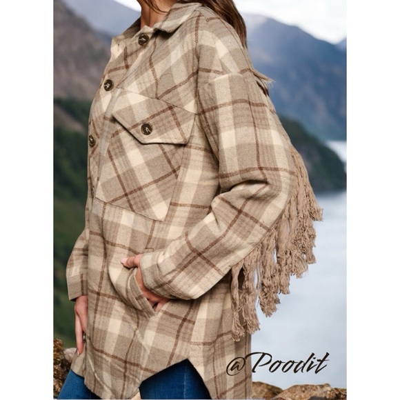 Fantastic Fawn button up fringe back shacket S M L - Picture 3 of 7